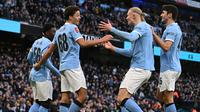 Para pemain Man City merayakan gol yang dicetak Max Alleyne ke gawang Exeter City pada lanjutan Piala FA, Sabtu malam WIB (10/1/2026). (Oli SCARFF / AFP)