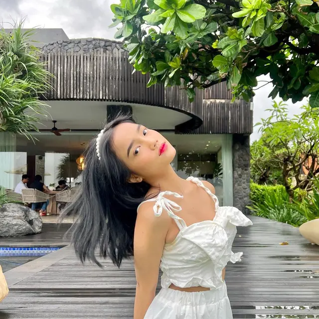 6 Potret Penampilan Fuji Ini Pernah Jadi Sasaran Kritik Netizen, Disebut Terlalu Terbuka