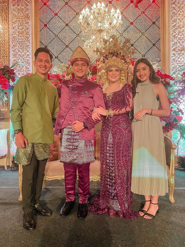 Beda Usia 14 Tahun, Ini 6 Potret Kiki Farrel dan Yuriska Patricia Resmi Pacaran