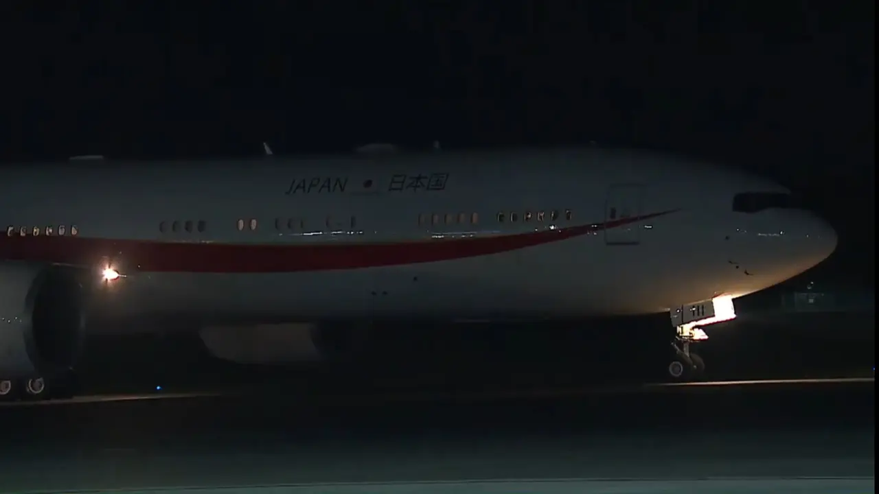 Presiden Korea Selatan (Korsel) Yoon Suk Yeol dan istri Kim Keen-hee  tiba di Bandara Internasional I Gusti Ngurah Rai, Bali, Minggu (13/11/2022). Kemkominfo TV)