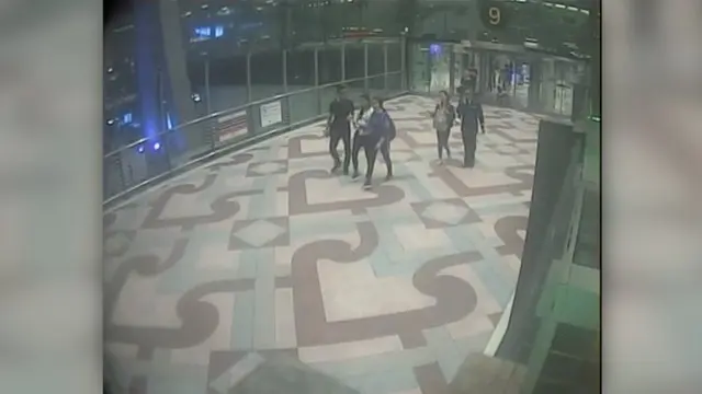 VIDEO: Rekaman CCTV Aksi Penculikan di Dalam Bandara
