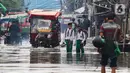 Fenomena banjir rob terjadi akibat pasang permukaan air laut yang bertepatan dengan fase bulan purnama. (Liputan6.com/Angga Yuniar)