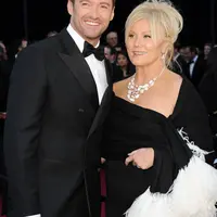 Deborra-Lee Furness dan Hugh Jackman. Perbedaan usia: 13 tahun. Keduanya telah menikah selama 15 tahun dan memiliki dua anak. (AFP/Bintang.com)
