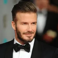 Dilansir dari Ranker, meski sakit asma, David Beckham adalah seorang perokok. (The PLAYBOOK)