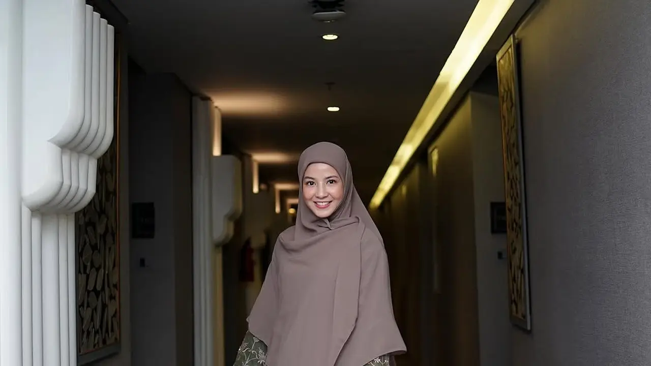 Hijrah-nya Selalu Dipuji, Gaya Hijab Syar’i Natasha Rizky yang Bisa Jadi Inspirasi untuk Lebaran