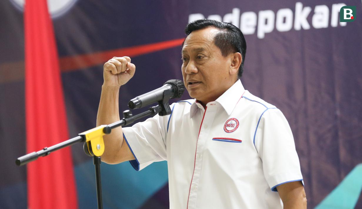 Ketua Umum PP PBVSI, Imam Sudjarwo memberikan sambutan pada upacara pelepasan untuk kejuaraan AVC Women's Volleyball Cup yang dilakukan di Padepokan Voli Jenderal Polisi Kunarto, Sentul, Selasa (2/6/2026).