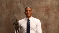 Pebasket Oklahoma City Thunder, Russell Westbrook, berhasil meraih penghargaan Most Valuable Player (MVP) pada NBA Awards 2017 di Basketball City, New York, Senin (26/6/2017). (NBAE via Getty Images/Michael J LeBrecht II)