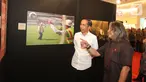 Presiden Joko Widodo atau Jokowi melihat pameran foto 'Membangun Indonesia'  di Jakarta, Selasa (12/11/2019). Pameran foto Membangun Indonesia itu menampilkan sejumlah capaian kinerja pemerintahan Presiden Joko-Widodo dan Wakil Presiden Jusuf Kalla. (Liputan6.com/Angga Yuniar)