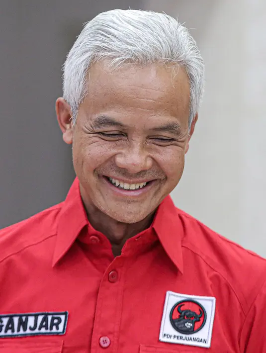 <p>Gubernur Jawa Tengah Ganjar Pranowo memberikan keterangan usai dipanggil di DPP PDIP, Jakarta, Senin (24/10/2022). Gubernur Jawa Tengah (Jateng) Ganjar Pranowo menegaskan bahwa dirinya akan taat terhadap aturan Partai PDI Perjuangan (PDIP) soal Capres 2024. (Liputan6.com/Faizal Fanani)</p>