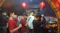 Perayaan Imlek 2022 di Klenteng Boen Tek Bio, Pasar Lama, Kota Tangerang. (Liputan6.com/Pramita Tristiawati)