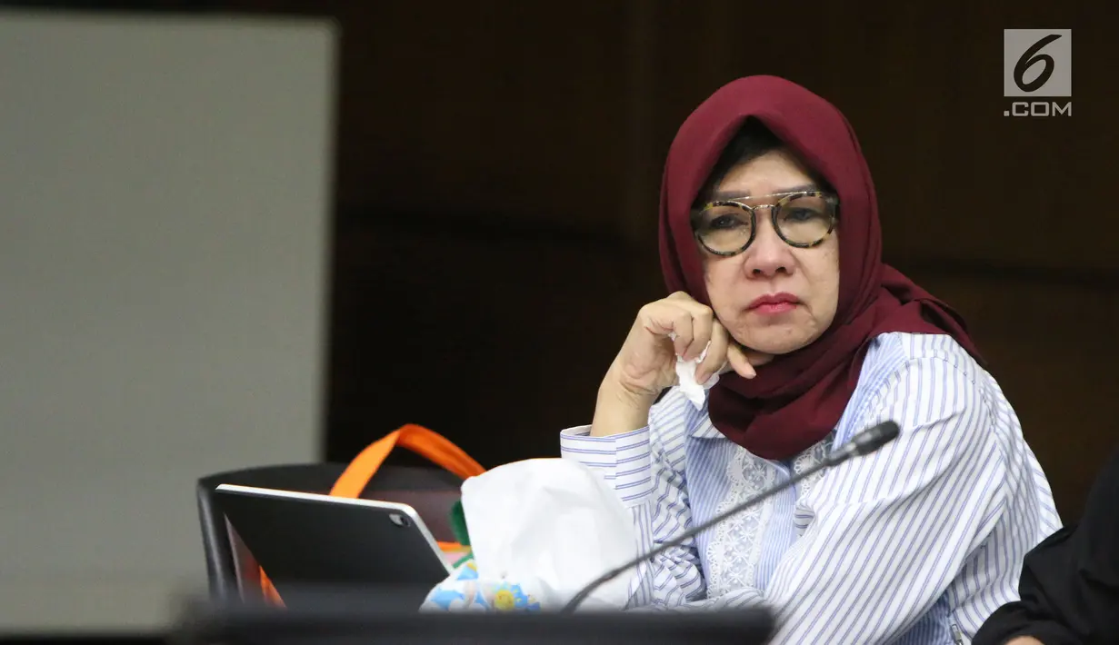 Mantan Dirut PT Pertamina (Persero), Karen Agustiawan saat menjalani sidang lanjutan pemeriksaan saksi-saksi di Pengadilan Tipikor, Jakarta, Kamis (2/5/2019). Sebelumnya, Karen didakwa terlibat dugaan korupsi investasi perusahaan di Blok BMG Australia tahun 2009. (Liputan6.com/Helmi Fithriansyah)
