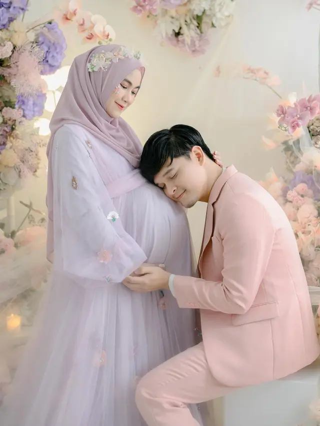 8 Gaya Maternity Shoot Anisa Rahma dan Anandito, Tampil Menawan