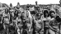 Protes Kebijakan Baru Facebook, 30 Perempuan Cantik Bugil Massal