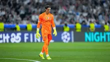 Kiper Inter Milan, Yann Sommer, tertunduk lesu setelah gagal meraih trofi Liga champions 2024/2025 di Stadion Allianz Arena, Minggu (01/06/2025) dini hari WIB. (AP Photo/Martin Meissner)