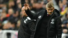 Pelatih Manchester United, Ole Gunnar Solskjaer, tampak kecewa saat melawan Newcastle pada laga Premier League di Stadion St James Park, Newcastle, Minggu (6/10). Newcastle menang 1-0 atas MU. (AFP/Paul Ellis)