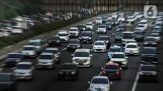 Kepadatan kendaraan roda empat dari arah Bogor menuju Jakarta di Jalan Tol Jagorawi, Cibubur, Jakarta, Minggu (30/4/2023). Kepadatan kendaraan di Tol Jagorawi tersebut merupakan puncak arus balik serta liburan akhir pekan dari arah Puncak Bogor ke arah Jakarta. (Liputan6.com/Faizal Fanani)
