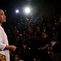 Pertunjukan dapur sumur tutur membawa kisah batin tentang tradisi, relasi keluarga, dan pengalaman yang diwariskan dari satu generasi ke generasi berikutnya. (Foto/dok: Indonesia Kaya)