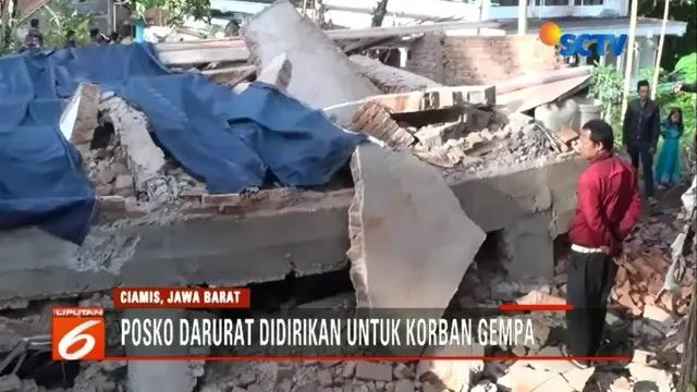 Pasangan suami istri di Ciamis tertimpa rumah berlantai dua saat gempa terjadi. Sementara itu, posko darurat didirikan di sejumlah titik.