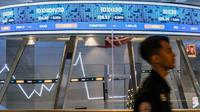 Layar monitor menunjukkan pergerakan pasar saham di lantai Bursa Efek Indonesia menjelang aktivitas perdagangan, Jakarta pada Senin 9 Februari 2026. Indeks Harga Saham Gabungan (IHSG) balik ke level 8.000 pada penutupan perdagangan, Senin (9/2/2026). (BAY ISMOYO/AFP)