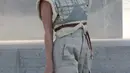 Aktris Swedia Alicia Vikander tiba untuk presentasi koleksi Louis Vuitton Womenswear Sping-Summer 2023 selama Paris Fashion Week, di Paris, pada 4 Oktober 2022. (AFP/GEOFFROY VAN DER HASSELT)