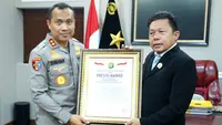 Lembaga Kajian Strategi Kepolisian Indonesia (Lemkapi) memberikan apresiasi dan penghargaan Presisi Award kepada Divisi Propam Polri. (Foto: Istimewa).