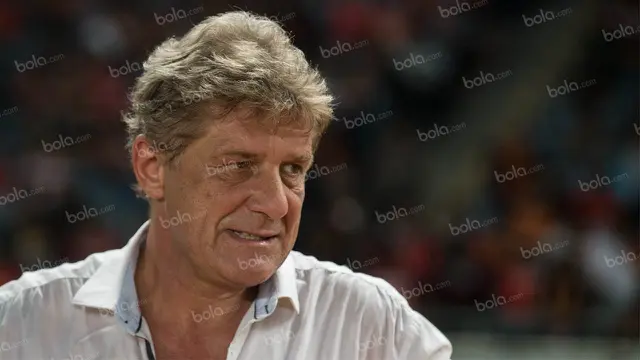 Persela Kalah Lagi, Stefan Hansson Membela Diri