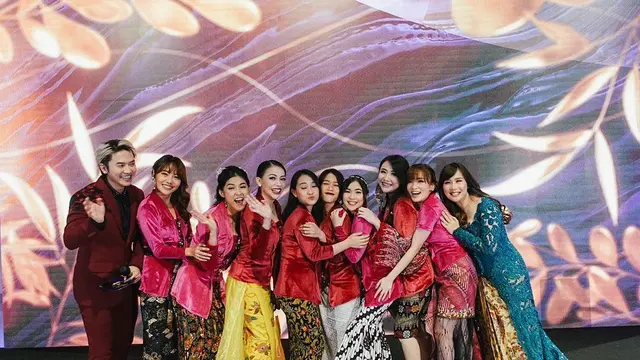 6 Momen Seru Reunian Cherrybelle, Kompak Pakai Kebaya