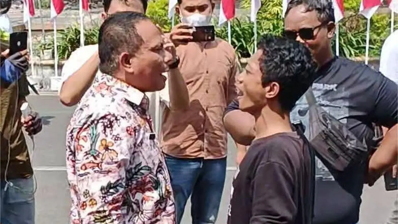 Plt Sekda Pati Riyoso adu mulut dengan warga
