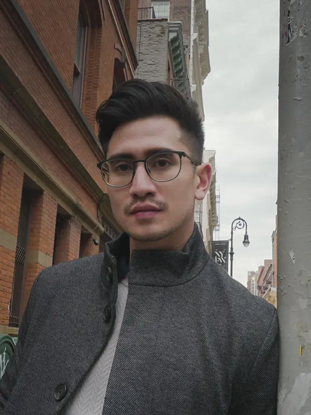 7 Potret Verrell Bramasta Tampil Makin Dewasa dengan Berkumis