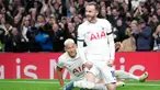 Pemain Tottenham Hotspur James Maddison (kanan) melakukan selebrasi usai mencetak gol ke gawang Fulham pada pertandingan sepak bola Liga Premier Inggris di Tottenham Hotspur Stadium, London, Inggris, Senin (23/10/2023). Tottenham Hotspur menang 2-0 atas Fulham. (AP Photo/Kin Cheung)