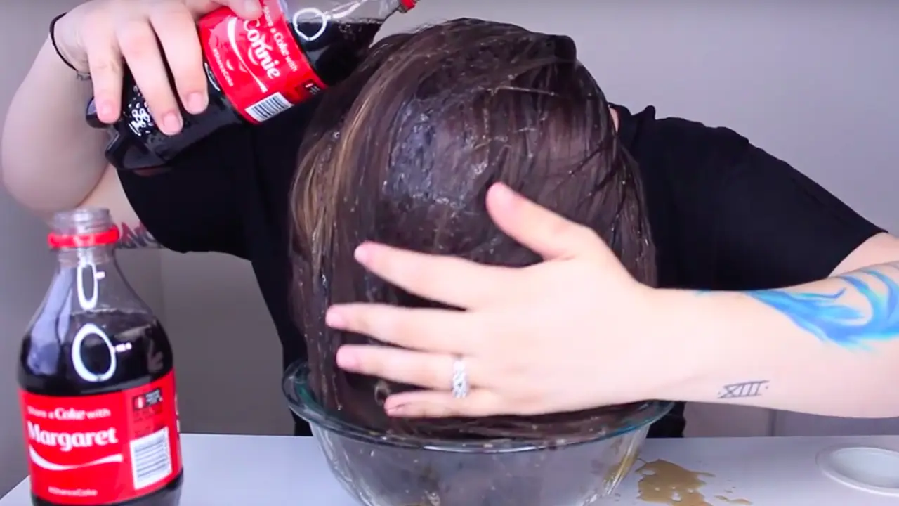 Apa Jadinya Rambut Setelah Dicuci dengan Minuman Bersoda?