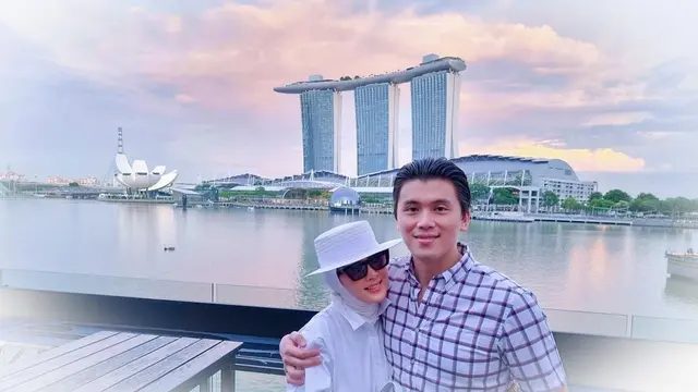 Syahrini dan Reino Barack