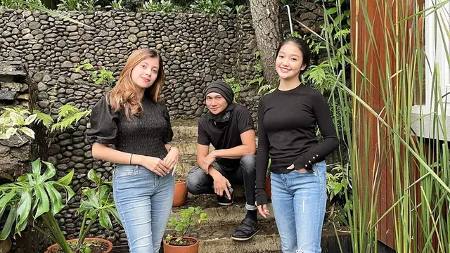 Gaya Chandrika Chika dengan Outfit Serba Hitam, Menawan