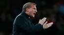 Pelatih Liverpool, Brendan Rodgers memberikan semangat pemainnya dalam pertandingan Liga Primer Inggris di Stadion Emirates, Inggris, (24/8/2015). Kedua tim bermain imbang dengan skor 0-0. (Reuters/Eddie Keogh)