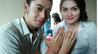 Kriss Hatta dan Hilda Vitria tukar cincin nikah. (instagran/ratu.gosip)