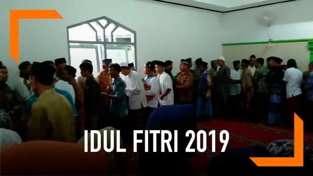 Ratusan umat muslim aboge merayakan Idul Fitri hari ini, 6 Juni. Mereka menggunakan hitungan kalender Jawa untuk menentukan kapan hari raya Idul Fitri.