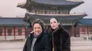 Chelsea Islan mengunggah potret bersama ibundanya. Keduanya tampan mengenakan baju musim dingin saat liburan ke Korea Selatan. [@chelseaislan]