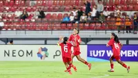 Claudia Scheunemann mencetak satu gol saat Timnas Indonesia Putri U-17 kalah 1-6 dalam laga perdana Grup A Piala Asia Putri U-17 2024 di Stadion Kapten I Wayan Dipta Gianyar, Senin (6/5/2024) malam. (Dok. PSSI)
