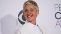 Ellen sendiri tak menekan pertayaannya. Namun dirinya yakin bahwa Kylie Jenner saat ini tengah hamil dan bahkan ia berani bertaruh. (hellomagazine)
