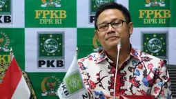 Dalam jumpa pers tersebut, Muhaimin Iskandar (Cak Imin) mengatakan Fraksi PKB di DPR mendukung kebijakan pemerintah menaikkan harga BBM bersubsidi, Jakarta, Selasa (18/11/2014). (Liputan6.com/Andrian M Tunay)