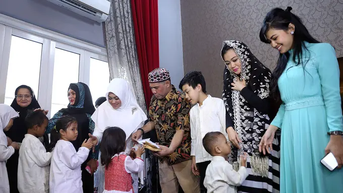 [Bintang] Keluarga Julia Perez