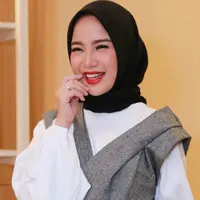 Keputusan Jessica Iskandar ke Amerika menjadi kabar yang mengejutkan bagi para sahabatnya, termasuk Chacha Frederika. Meski sebelumnya sudah mengetahui kabar ini, namun Chacha tak tahu soal alasannya. (Adrian Putra/Bintang.com)