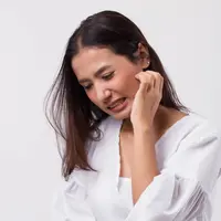 Ilustrasi perempuan terkena eksim. (9nong/DepositPhotos.com)