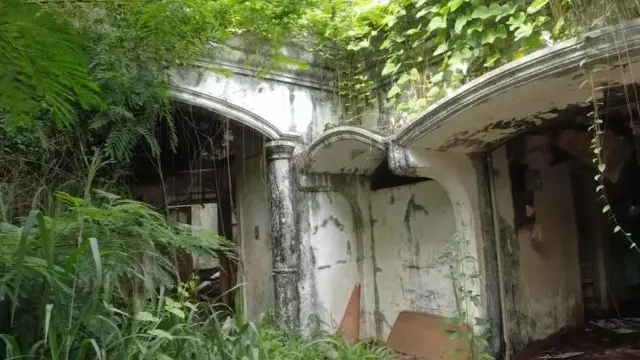 Rumah artis 80-an terbengkalai