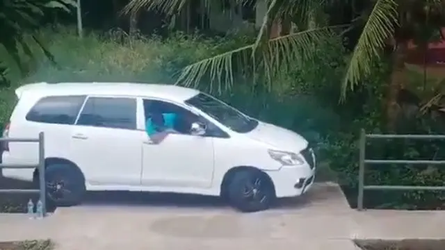 viral video pria parkir
