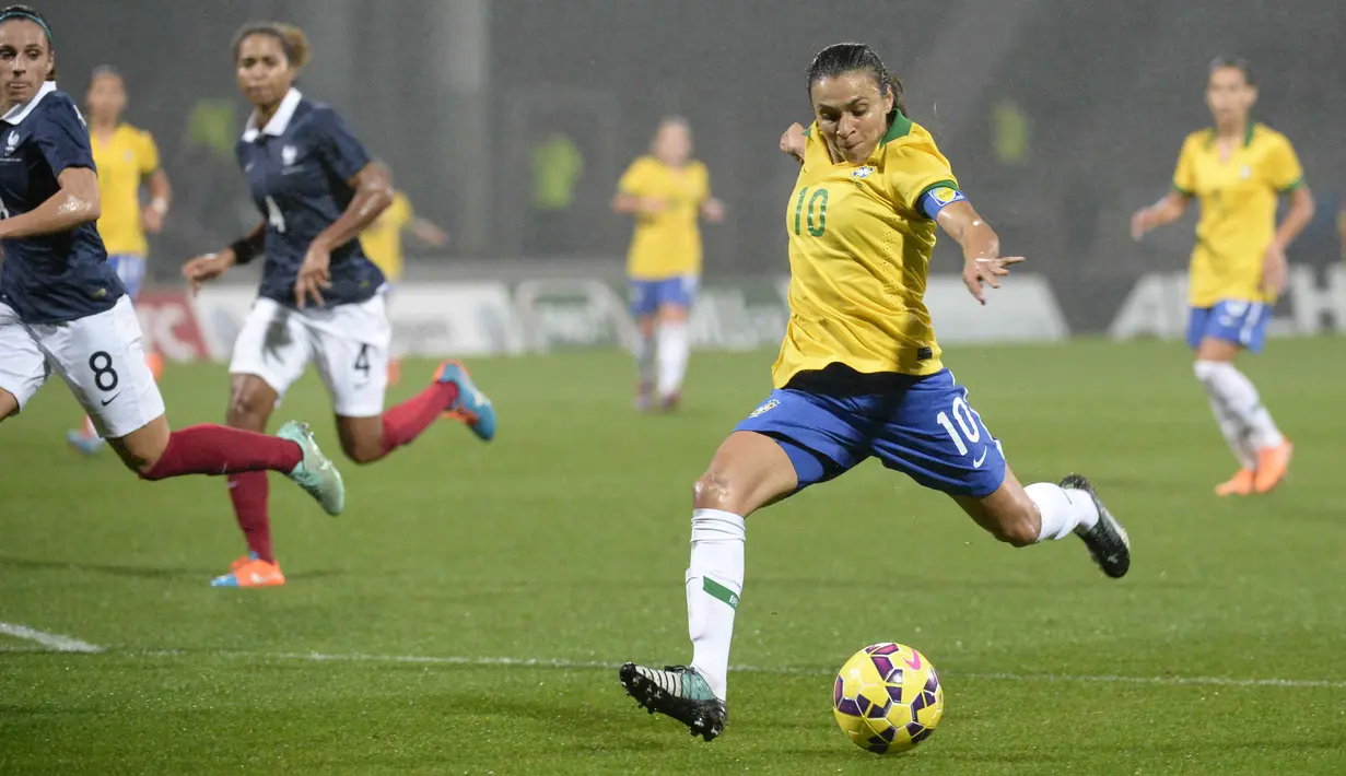 Pesepak bola asal Brasil, Marta Vieira da Silva, menerima bayaran sebesar $400.000 dari klub lamanya Tyreso FF sebelum klub tersebut dinyatakan bangkrut. (AFP/Jean-Philippe Ksiazek)