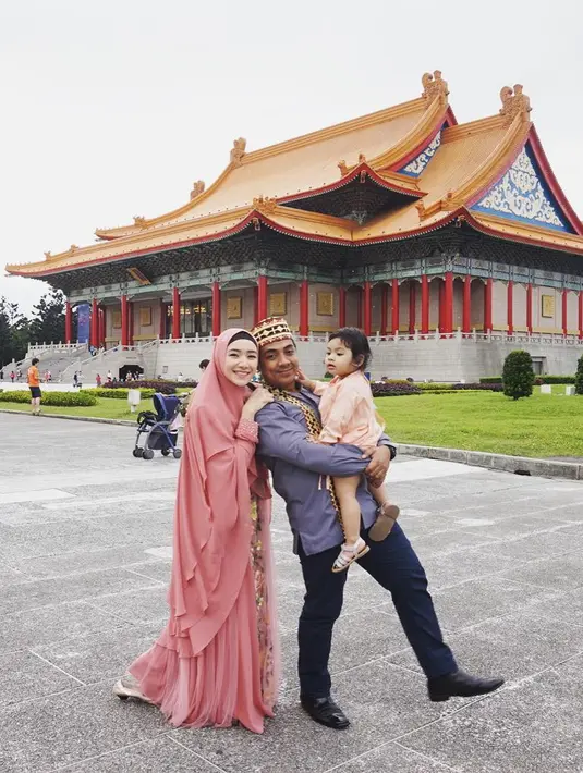 Anak pertama Ustad Riza dan Indri Giana bernama Zulaikha Nisaul Jannah Makhatul Mubarokah. (Foto: instagram.com/_indrigiana_)