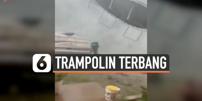 VIDEO: Detik-Detik Trampolin Terbang Akibat Angin Kencang