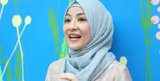 Pasangan presenter dan pemeran Desta dan Natasha Rizki telah dikaruniai dua orang anak perempuan. Hal itu yang membuat Natasha ingin menambah anak kembali. Namun niatan itu berbeda dengan sang suami. (Nurwahyunan/Bintang.com)