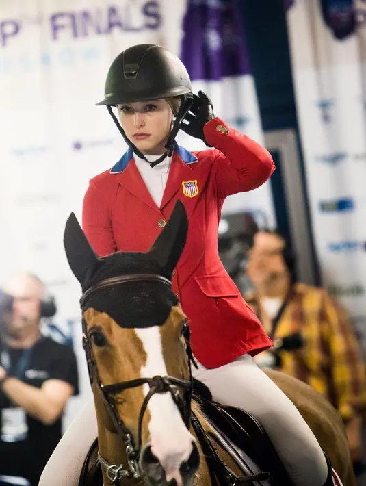 Selain menekuni dunia modelling, Eve Jobs juga aktif sebagai penunggang kuda. Ia beberapa kali mengunggah foto dirinya tengah beraksi dan memenangkan pertandingan.